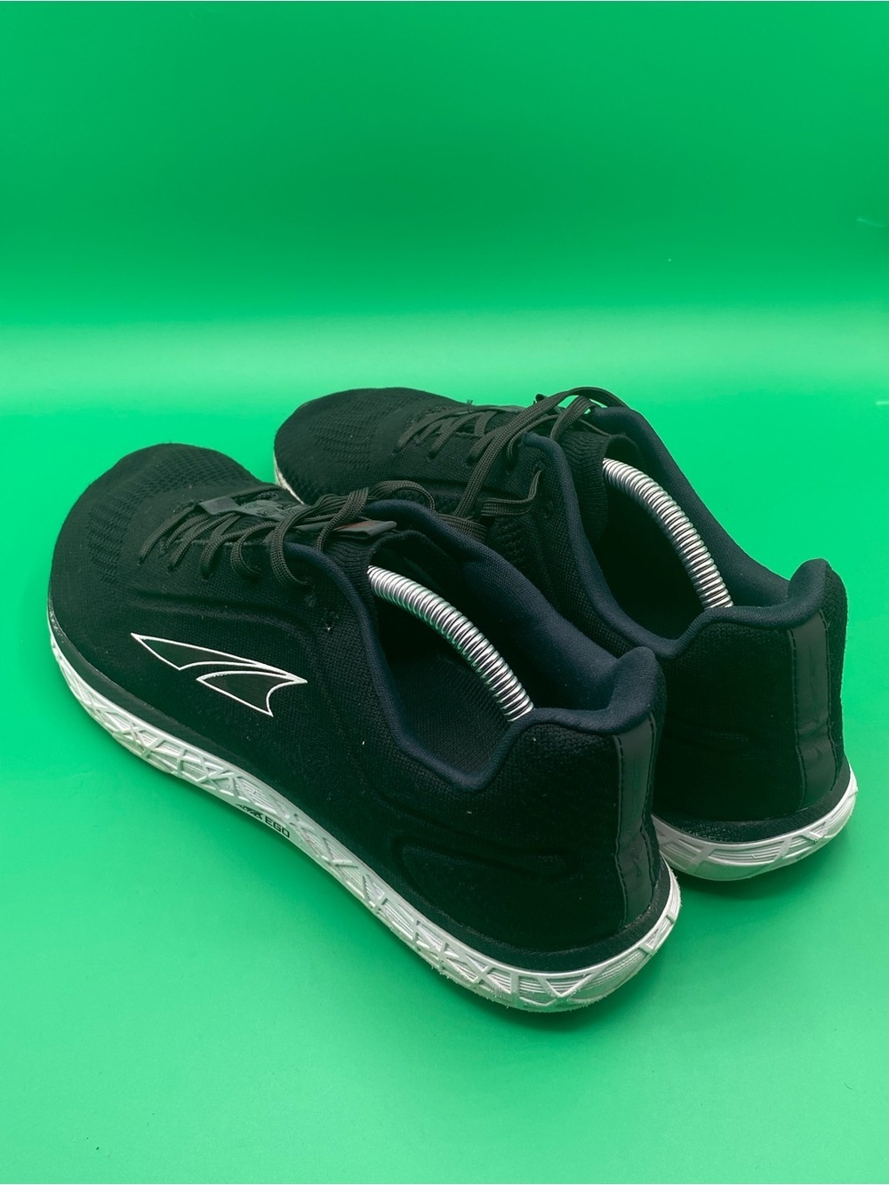 Altra Escalante 2.5 running shoes in black​ - Picture 3 of 4